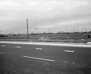 850345 Gezicht over het verkeersplein Oudenrijn, met op de achtergrond bebouwing in de wijk Kanaleneiland te Utrecht.